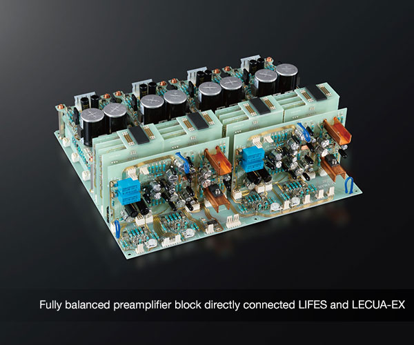 Direct, three-dimensional connections between fully balanced amplifier circuit and attenuator