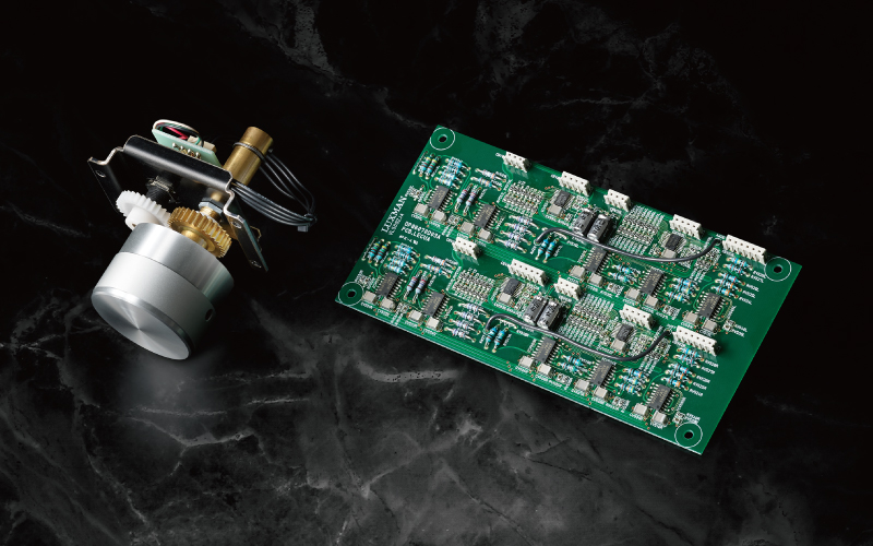 Electronically controlled attenuator LECUA-EX* incorporating an elaborate rotation mechanism